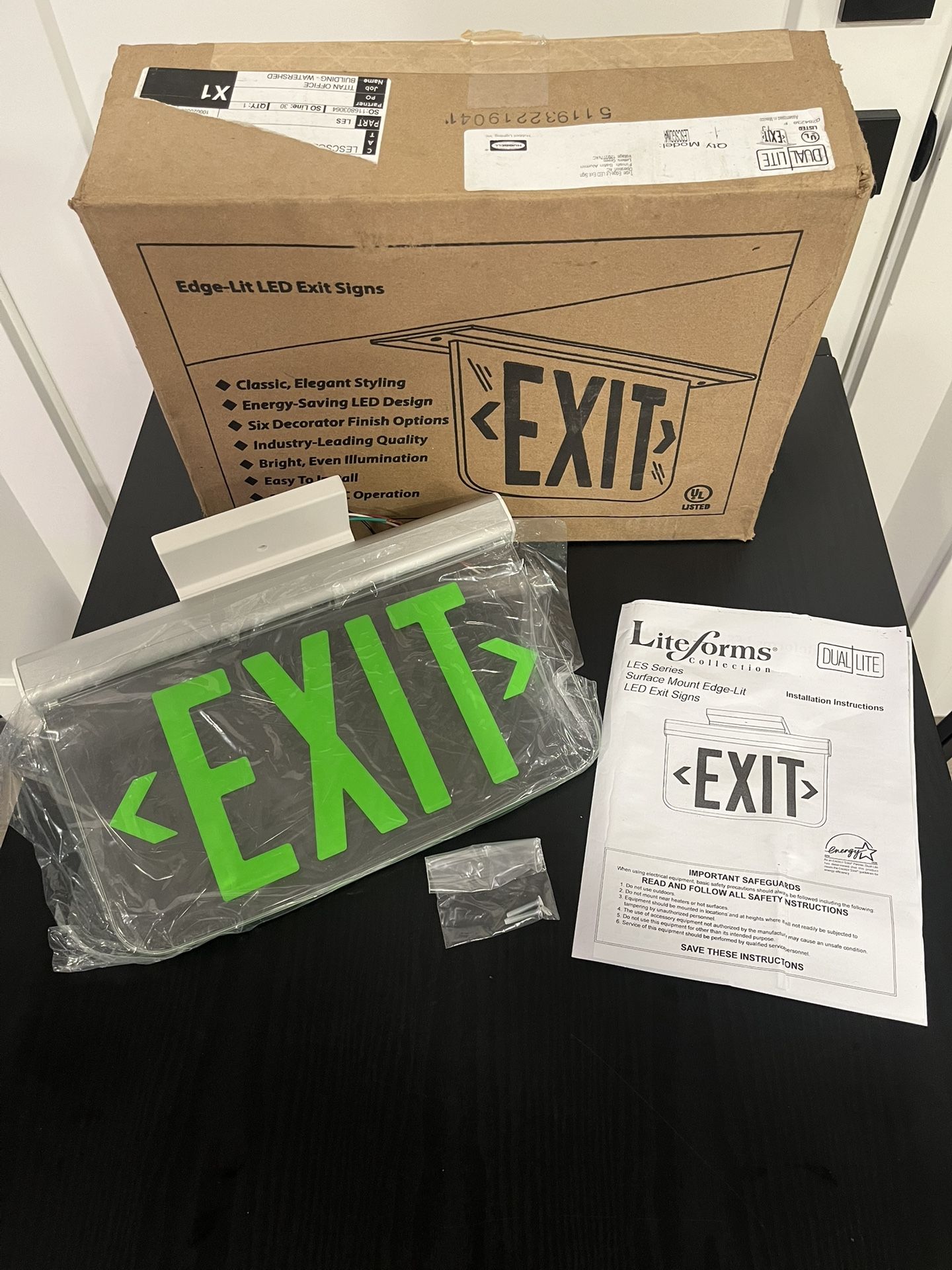 Hubbell LESCSGDNA Edge-Lit EXIT Sign Green 120-277VAC Ceiling Mount Dual Lite