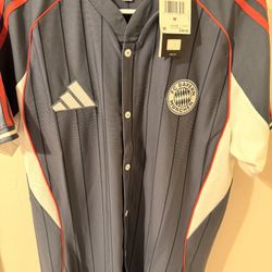  Bayern Munich Adidas Baseball Style Jersey Button Up Size M NEW BNWT