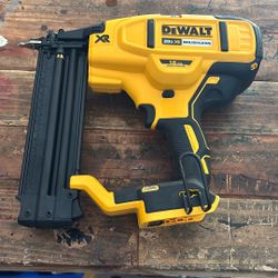 Dewalt 20v  Nail Gun 18 gauge
