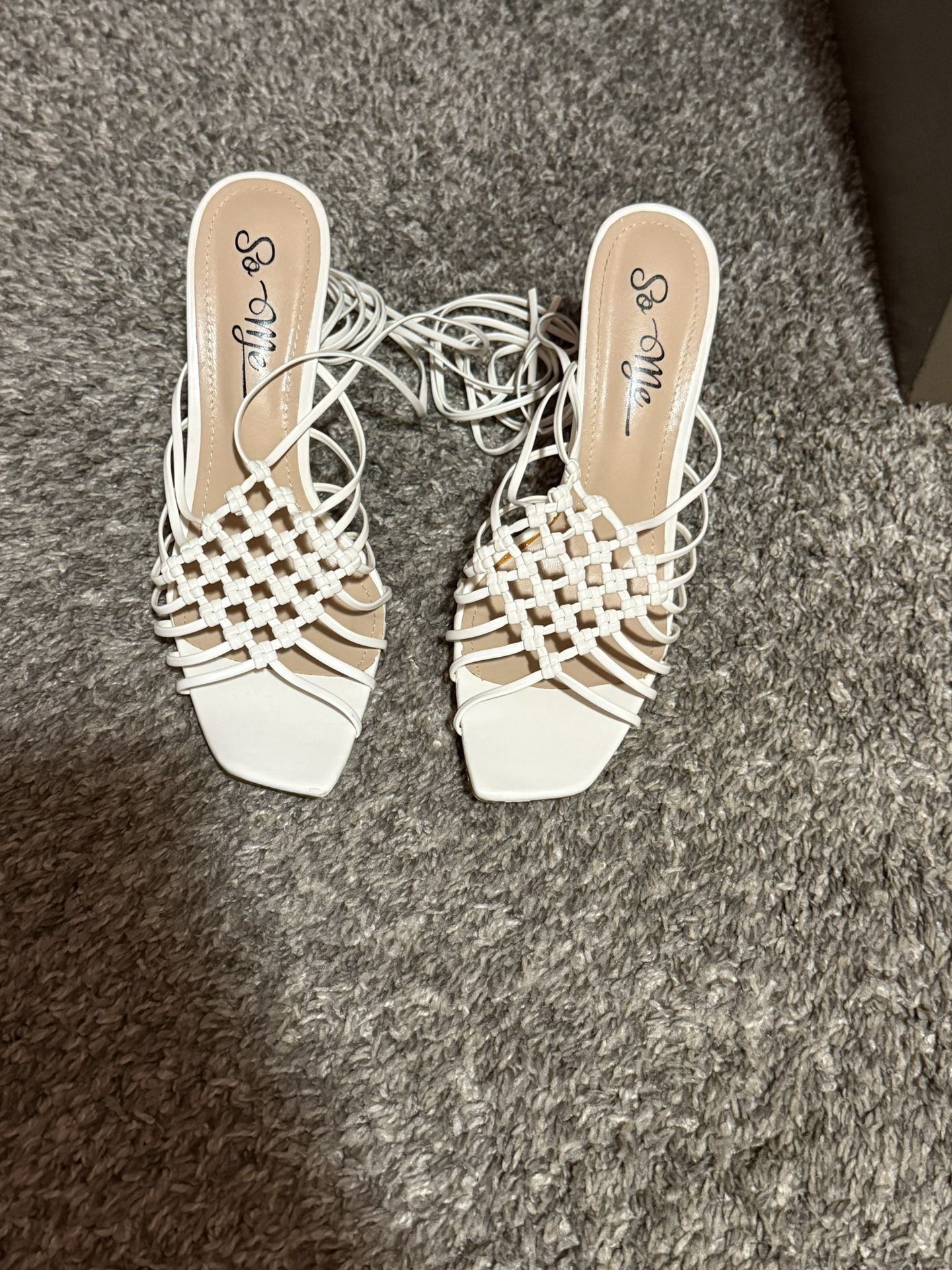 White Lace Up Heels🩷💕