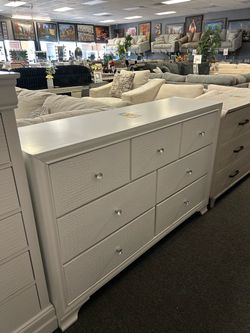 White 7-Drawer Dresser with Crystal Knobs