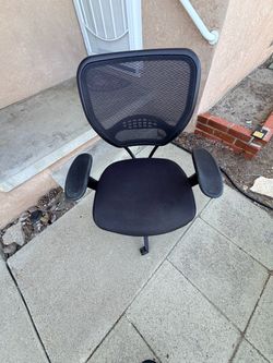 Black Mesh Office Chair with Armrests