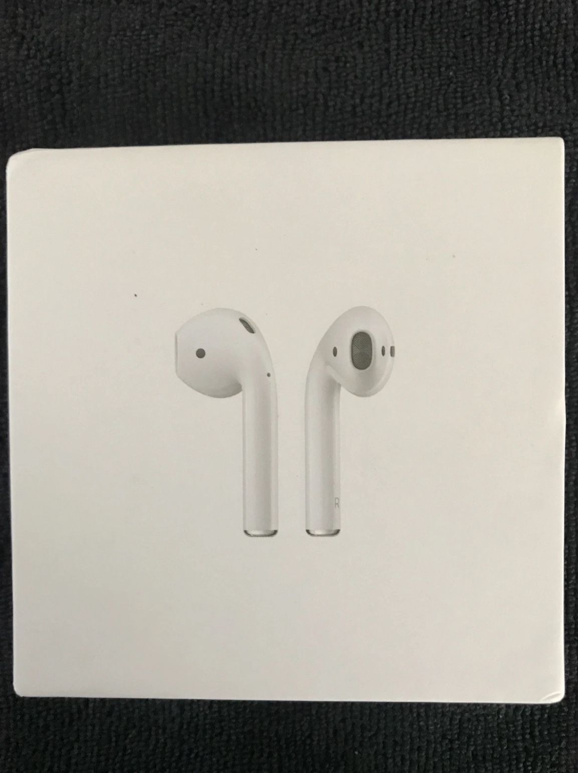 Apple AirPods 2st Generation In-Ear Headsets with Charging Case - White