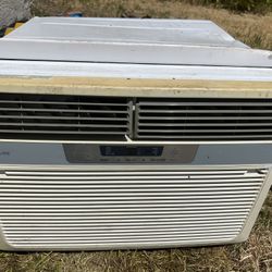 AC Unit..Frigidaire 8000 BTU…..works Great…Ice Cold 🥶 