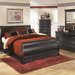 Huey Vineyard Black Sleigh Bedroom Set

