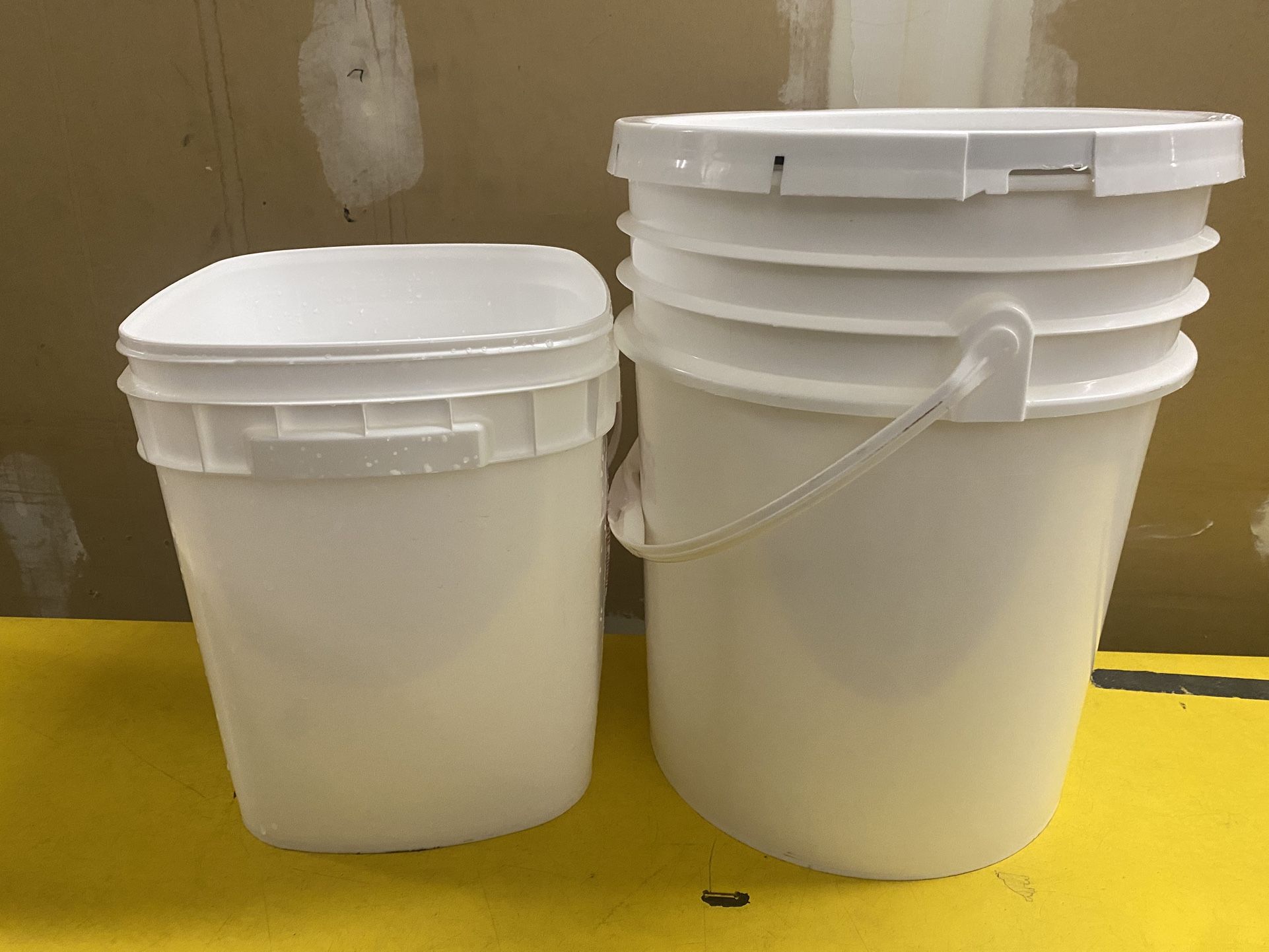 Buckets For Marinate if Meats Or Turkeys 