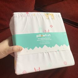 Pillowfort Laughing llamas sheet Set NEW