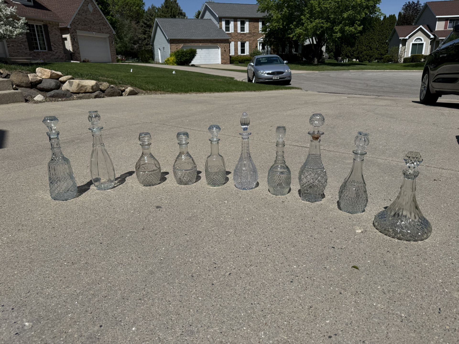 Elegant Wedding Table Centerpiece Bundle – Set of 10 Glass Decanters