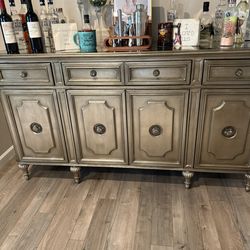 Console Table- Elegant and Glam