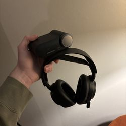 Arctis Nova Pro - Wireless Gaming Headset with Mixamp And 2 Rechargeable Batteries