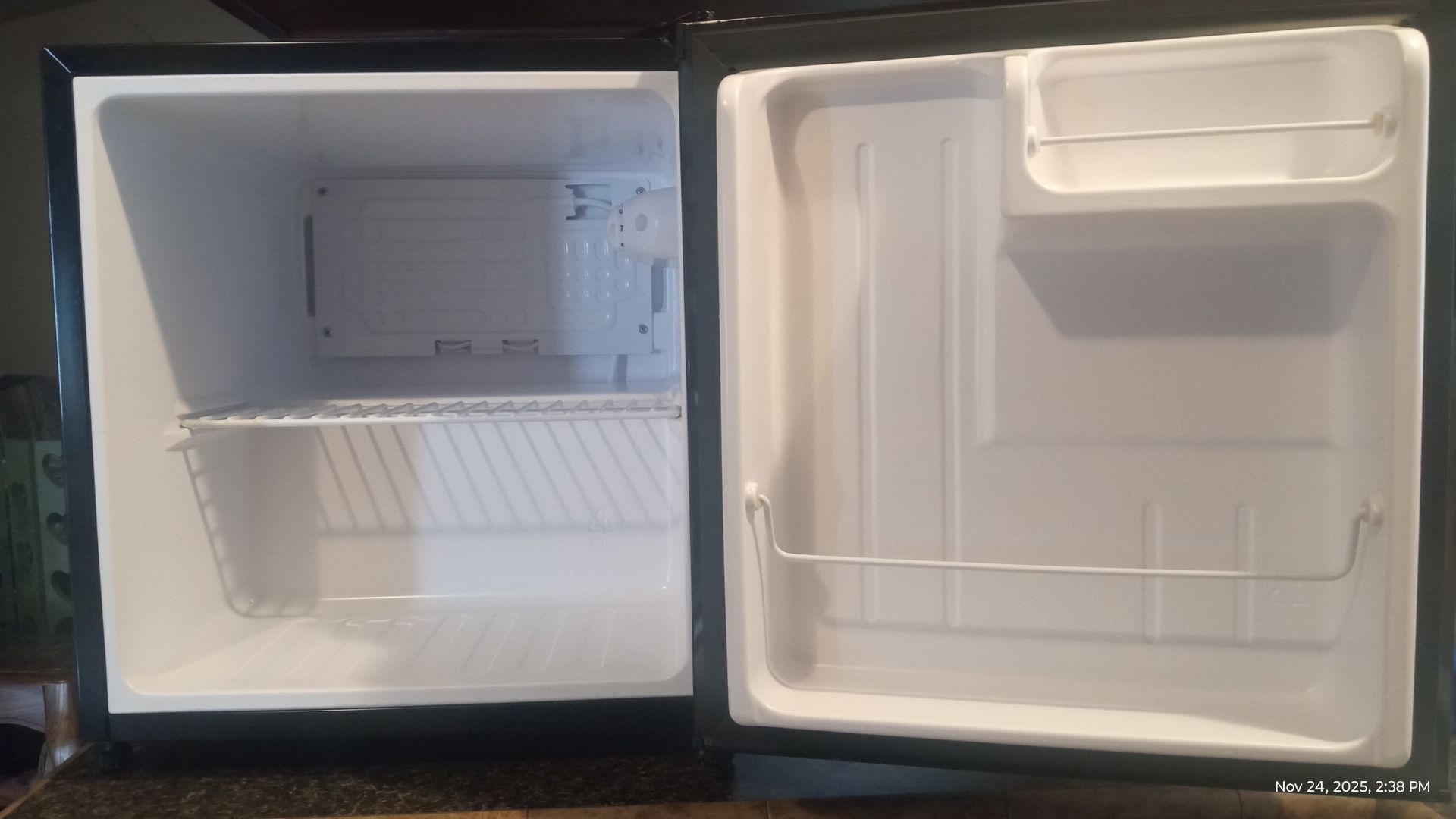 Mini fridge - Like New 