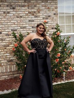 Gigi prom or gala dress size 18