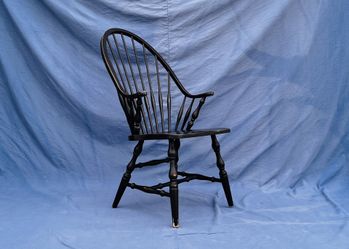 Early American Style Continuous Arm Windsor Arm Chair Black Finish