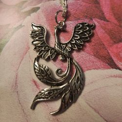 Lovely New Phoenix Pendant Necklace