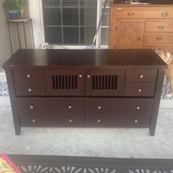 media console 