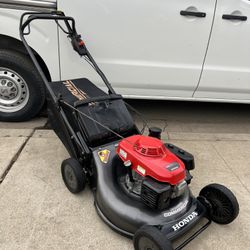 HondaHRC 216  hydrostatic transmission Commercial Lawn Mower
