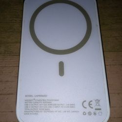 Magnetic MagSafe WIRELESS & WIRED Power Bank Portable Charger! 5000mAh VERY FAST Charging ON THE GO!