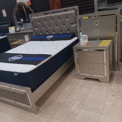 *Weekend Warehouse Blowout!!!*---Bet Selling Jasmine Queen/King Bedroom Sets---From $499!!!---Delivery/$10 Down Financing🤠
