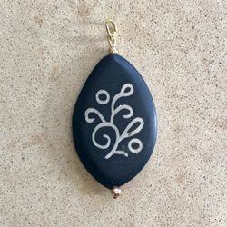 🖤 Pretty, matte black pendant with gold tone scroll design on both sides