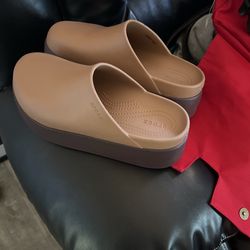 Women’s Crocs New Size 10