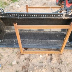 4 in 1 bucket for skid steer bobcat (new) Hablo Español
