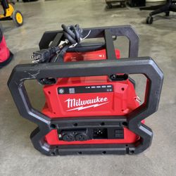 Milwaukee M18 3600watts/1800watts Battery Power Supply 