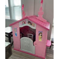 Princess Plastic Indoor,Outdoor Playhouse with Easy Assembly, New in Box