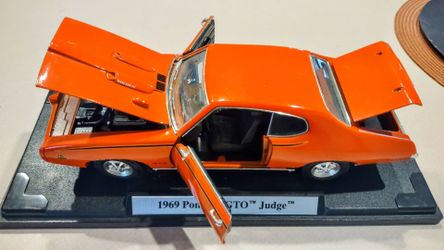 CLASSIC COLLECTOR'S 1969  PONTIAC GTO JUDGE DIECAST MODEL CAR EXCELLENT COND