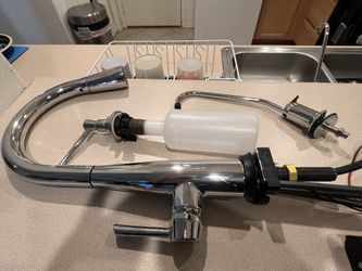 Delta Essa touchless Pull down Faucet