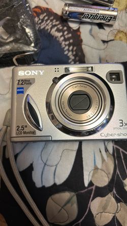 Sony Cyber-shot DSC-W7 7.2-megapixel compact digital camera