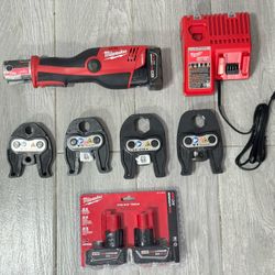 Milwaukee M12 Press Tool With 1/2”-1 1/4” Jaw Kit