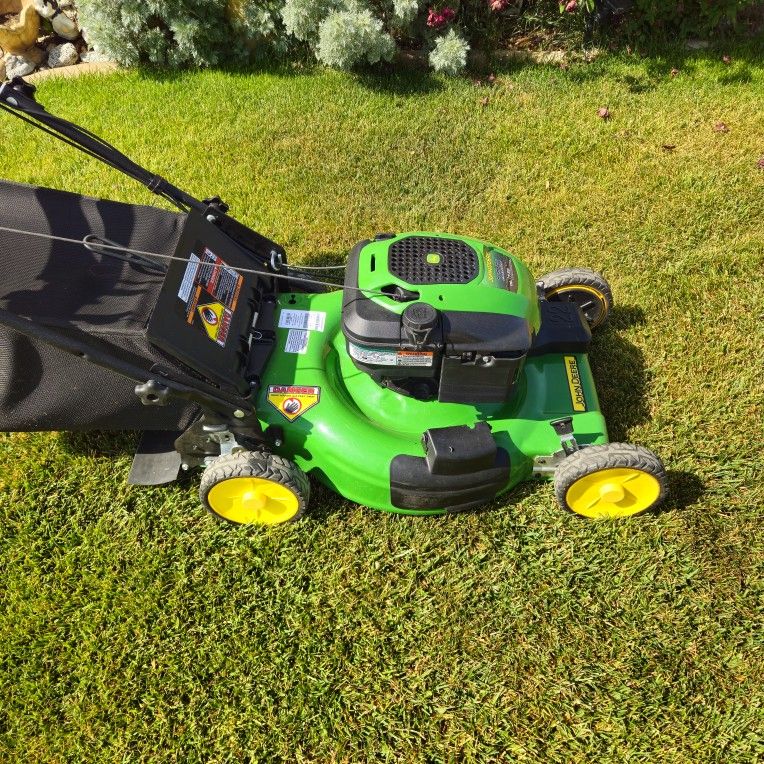 Lawnmower John Deere JS28 Self-propelled 