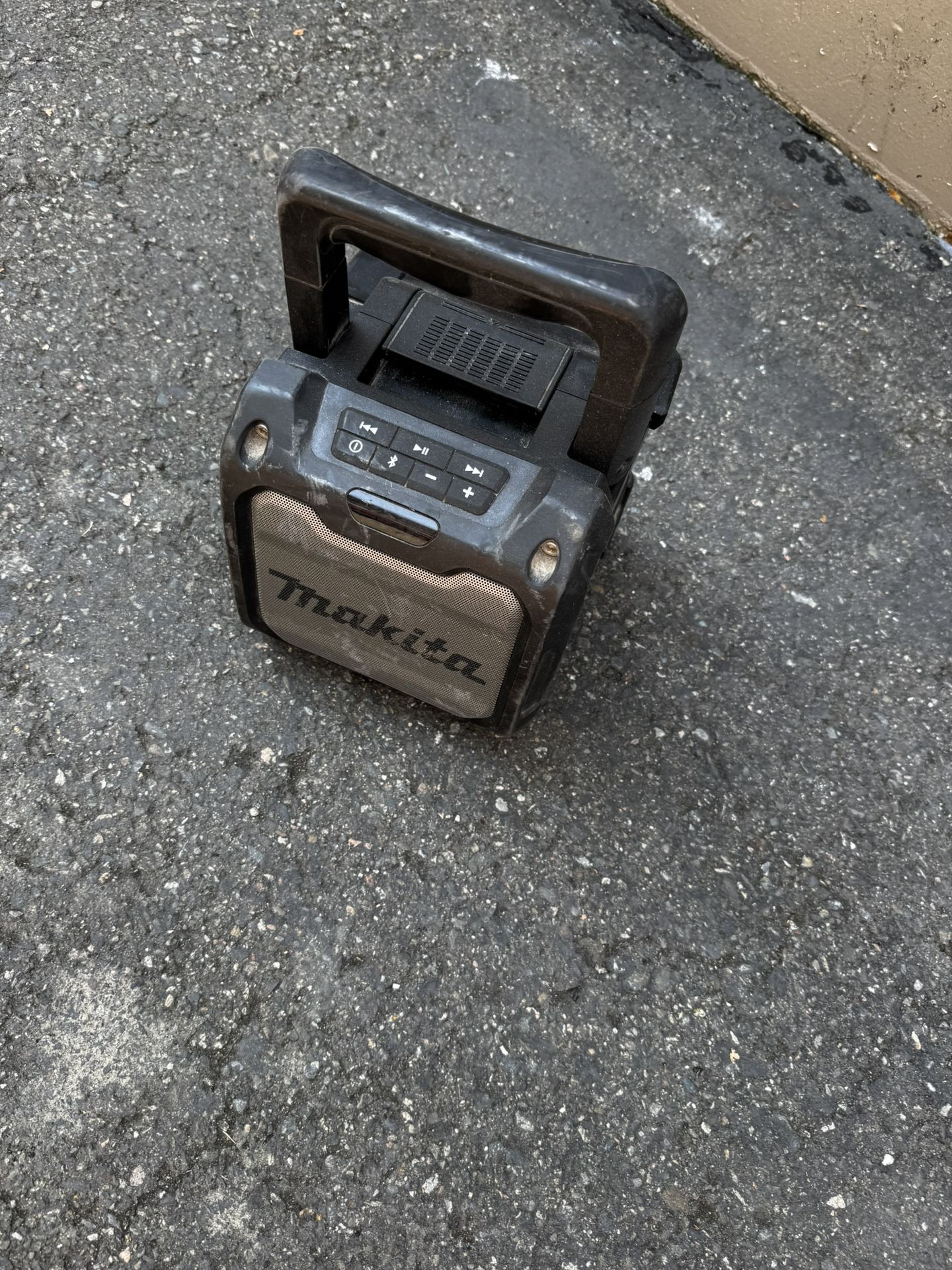 Makita Jobsite Bluetooth Radio