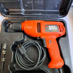 BLACK & DECKER -DR220 CORDED DRILL 3/8" (10mm) 120V 5 AMP. drill with case.