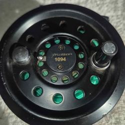 Pflueger 1094 Fly Fishing Reel Black Made in China w/ Fly Line Tested Working