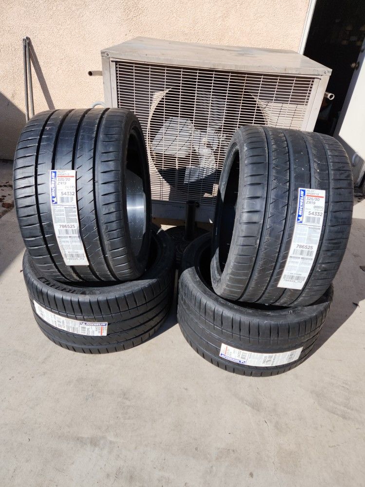 325 30 19 Michelin Pilot Sport 4S Corvette Z06 C6