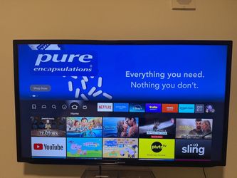 Samsung 40in Smart TV w/ Wall Mount