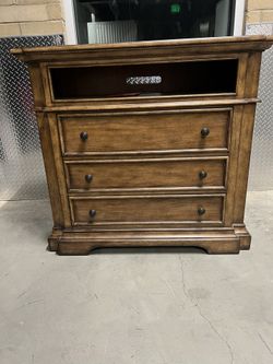 Reddington Media Chest