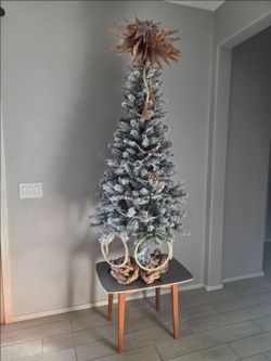 6' Unlit Flocked Christmas Tree