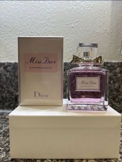 Miss Dior perfume