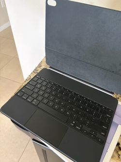 Apple Magic Keyboard iPad Air 13
