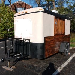 Food Trailer 