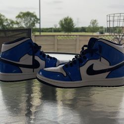 Jordan 1 Mid Signal Blue