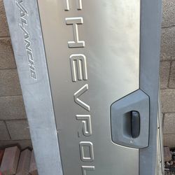 2002-2006 AVALANCHE TAIL GATE