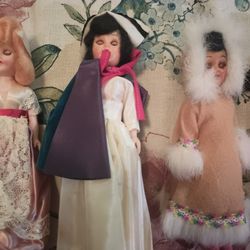 Dolls Of Different Nationalityd