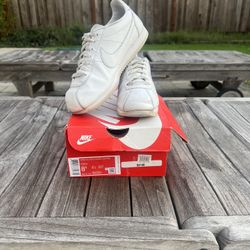 Women’s Nike Cortez White Leather 8.5 Sneaker