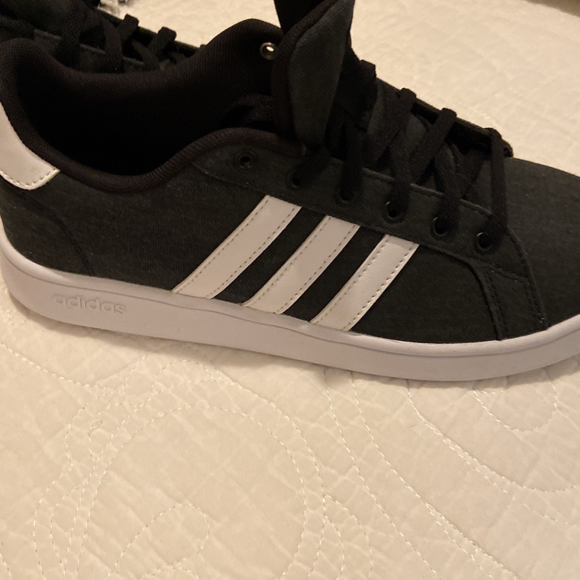 New Adidas Shoes Size 6