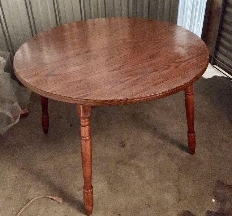 Antique style round table. $50. Must go this week. Westport area