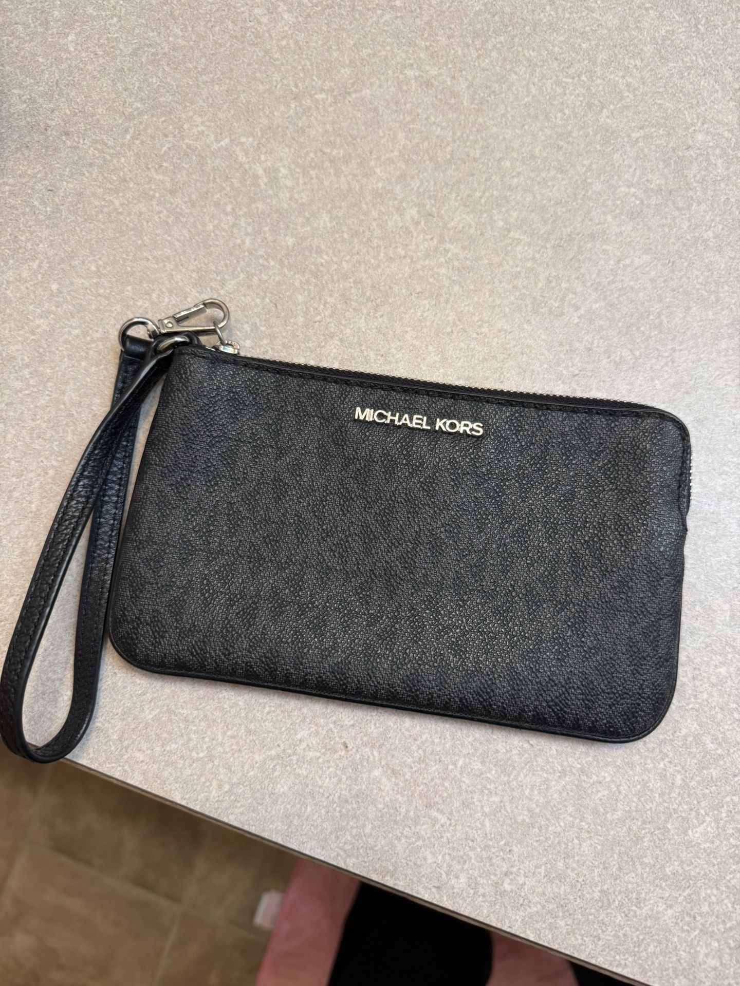 Michael Kors Wristlet 