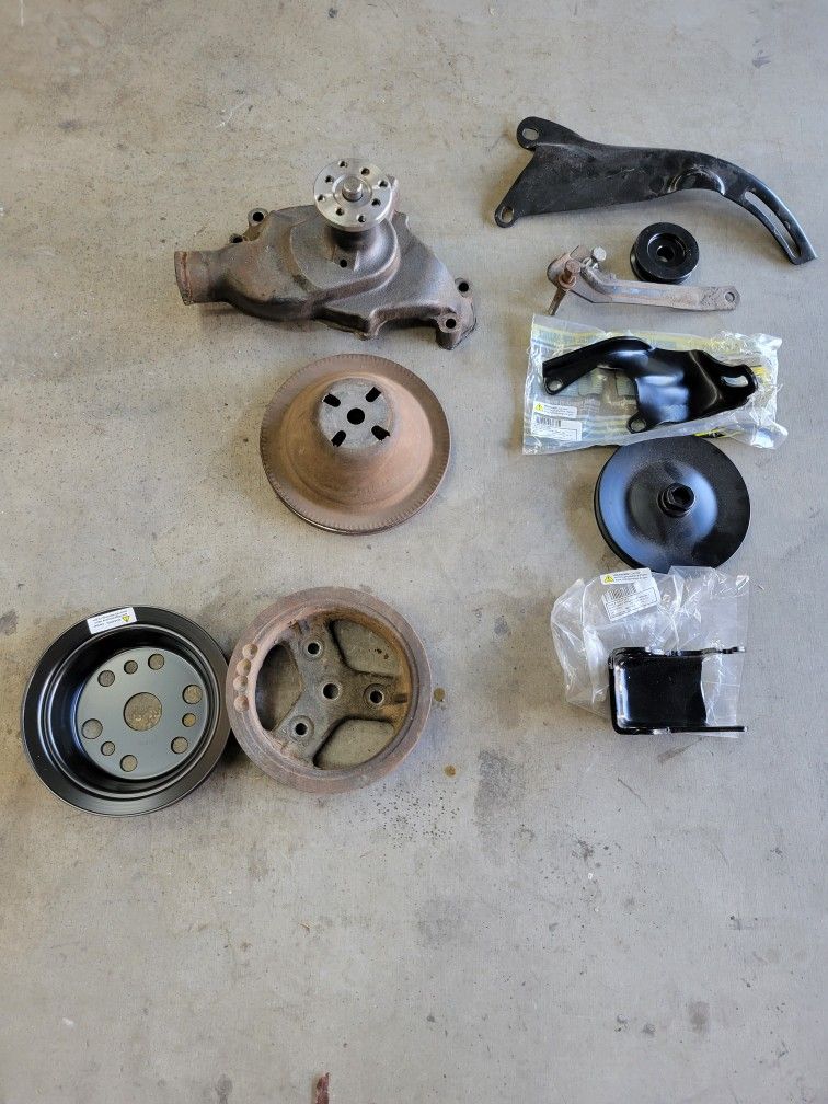 SBC Short Water Pump Pulleys and Brackets